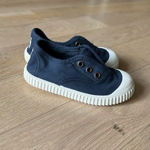 Victoria canvas slip on shoes - navy size 23